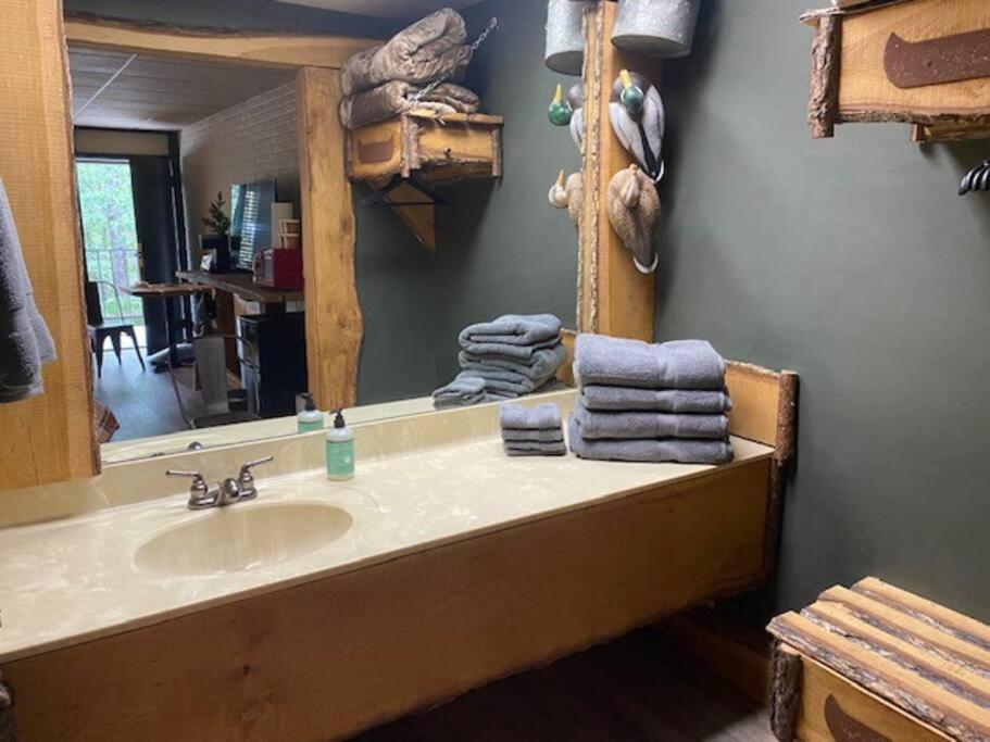 Stonegate Lodge 2 Queen Beds Wifi 50In Roku Tv Salt Water Pool Room #105 Юрика Спрингс Экстерьер фото