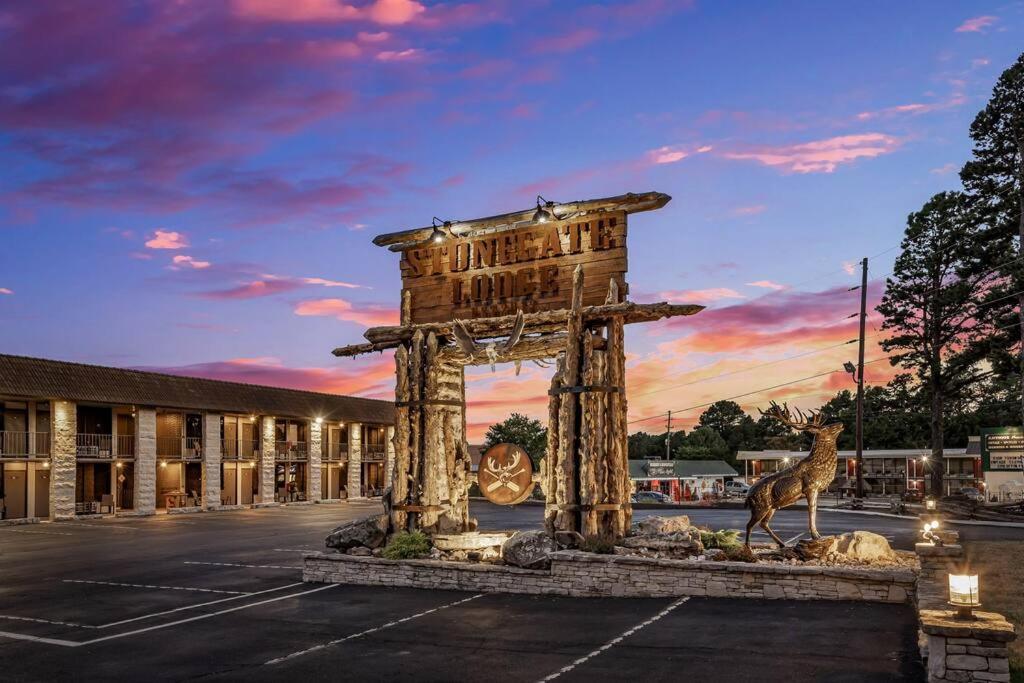 Stonegate Lodge 2 Queen Beds Wifi 50In Roku Tv Salt Water Pool Room #105 Юрика Спрингс Экстерьер фото