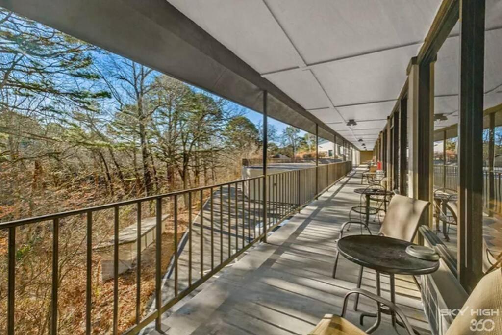 Stonegate Lodge 2 Queen Beds Wifi 50In Roku Tv Salt Water Pool Room #105 Юрика Спрингс Экстерьер фото